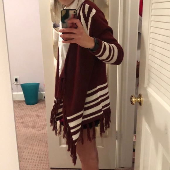 Maroon sweater - Picture 4 of 4